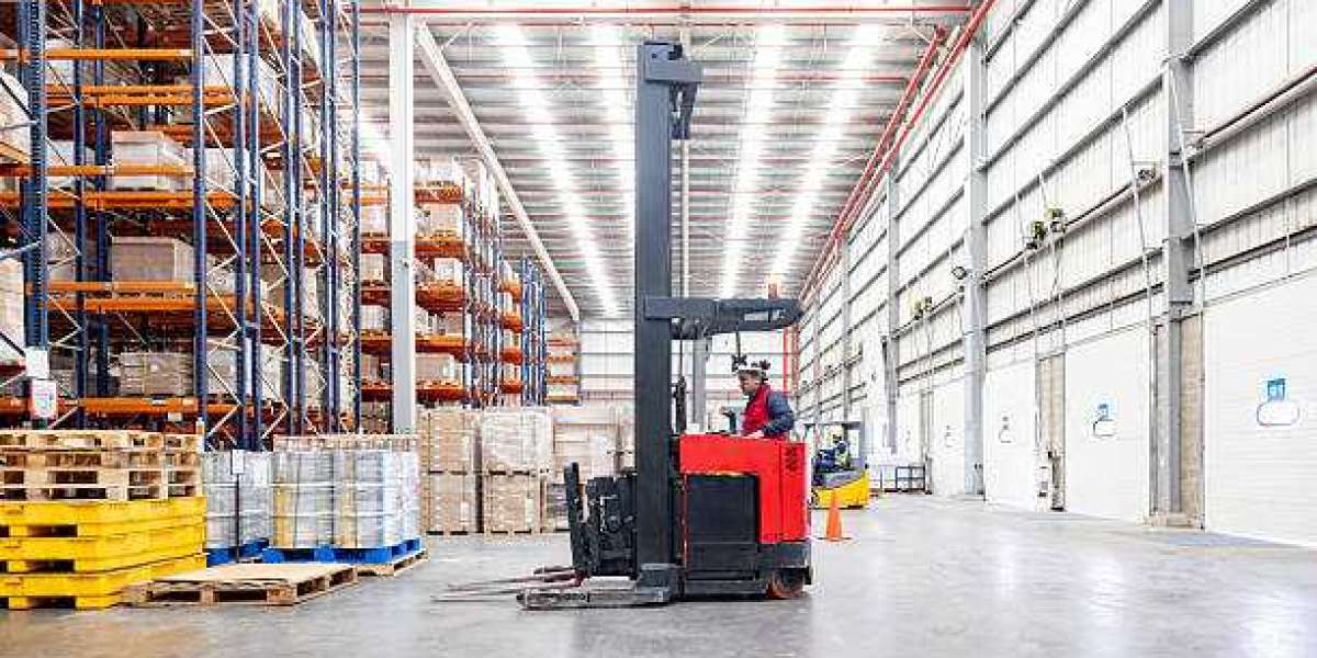How Reach Trucks Improve Efficiency in High-Rack Warehouse Operations